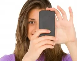 girl with mobile phone