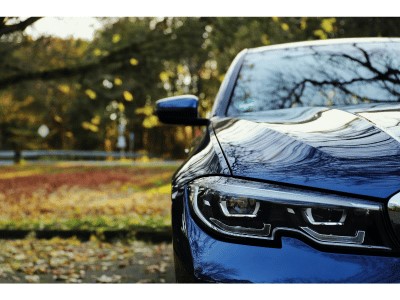 blue car showing glass and mirror which can be protected through excess insurance